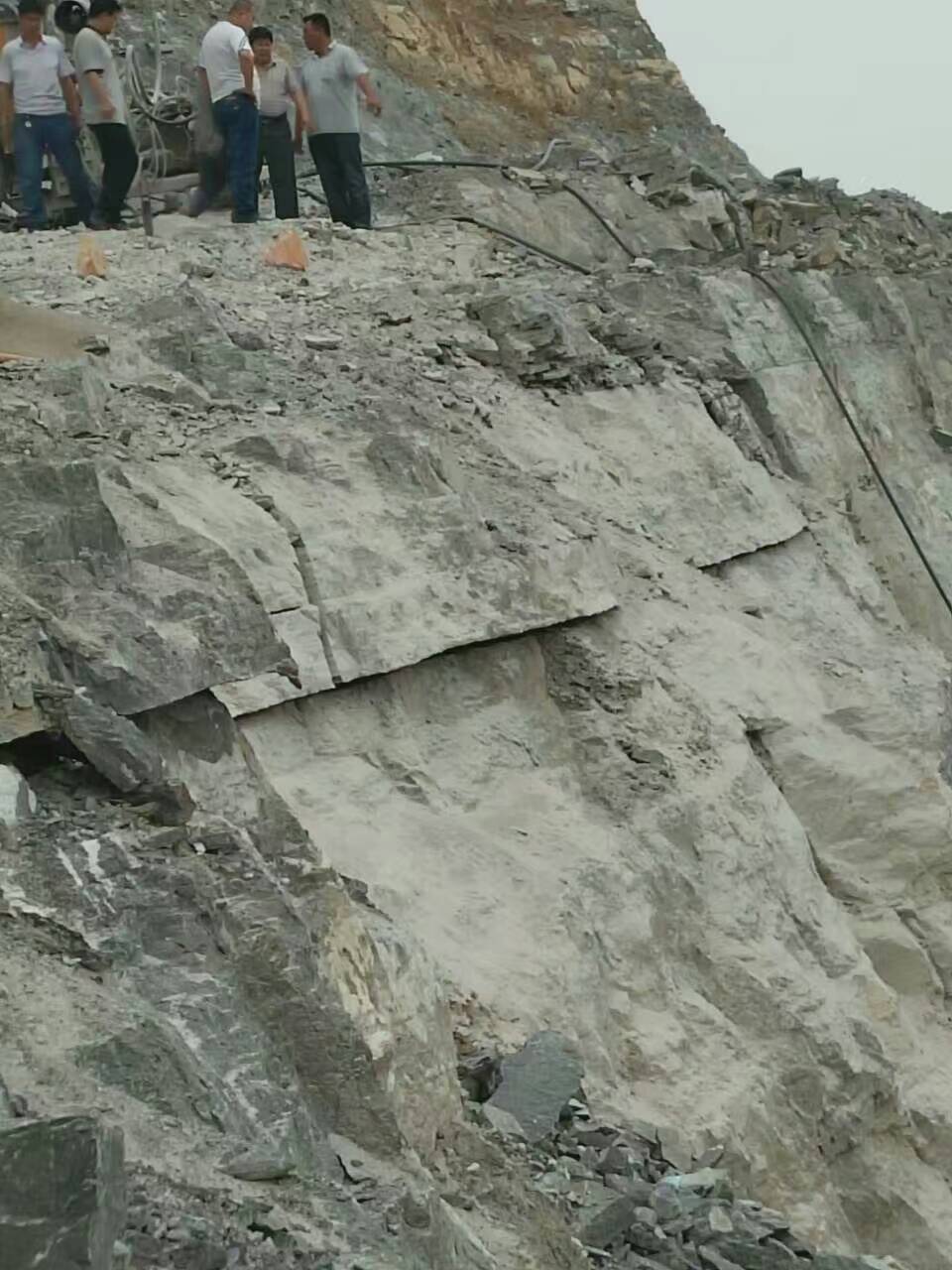 矿山开采、爆破现场